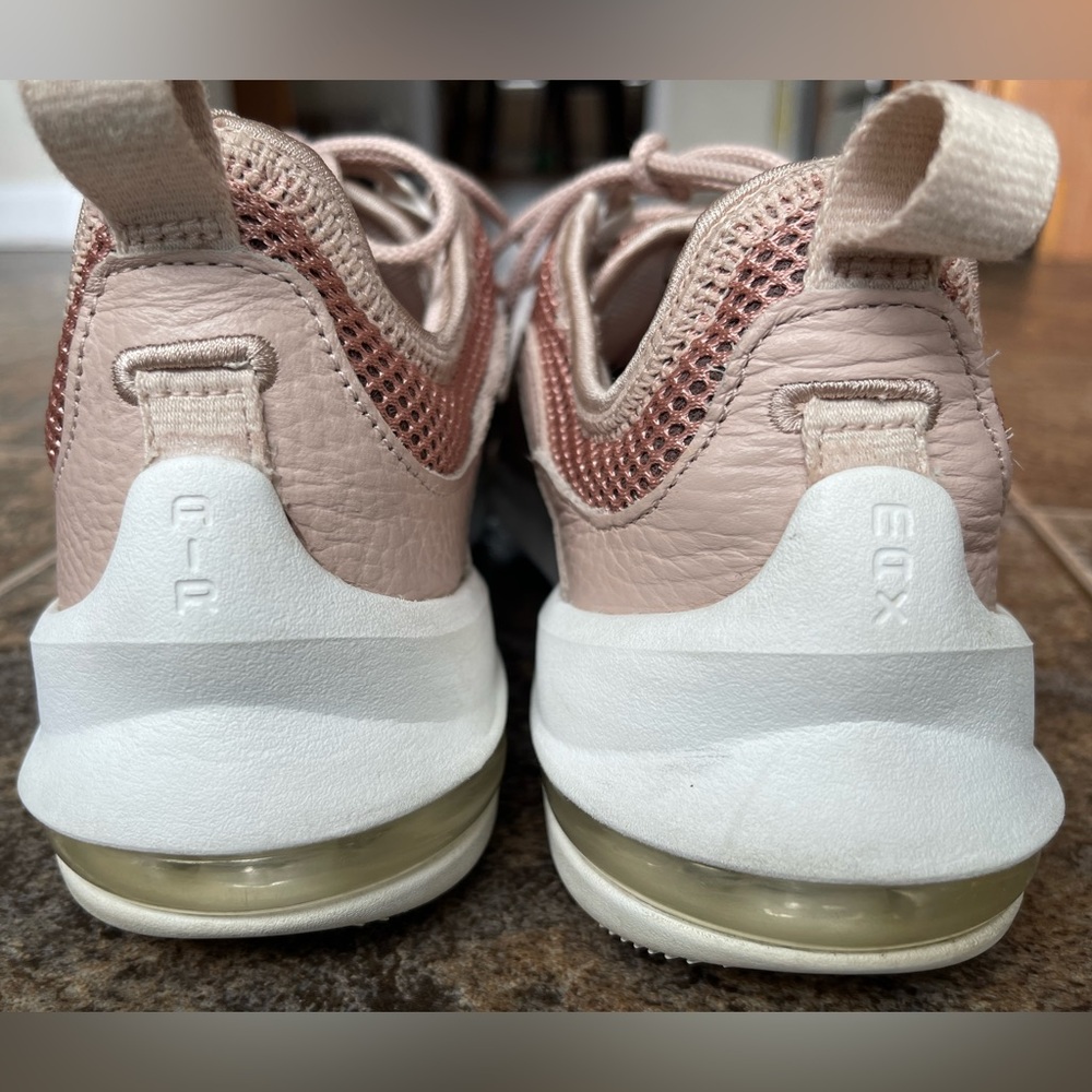 Nike Air Max Estrea Sneakers- Women’s Size 8 - Picture 4 of 9